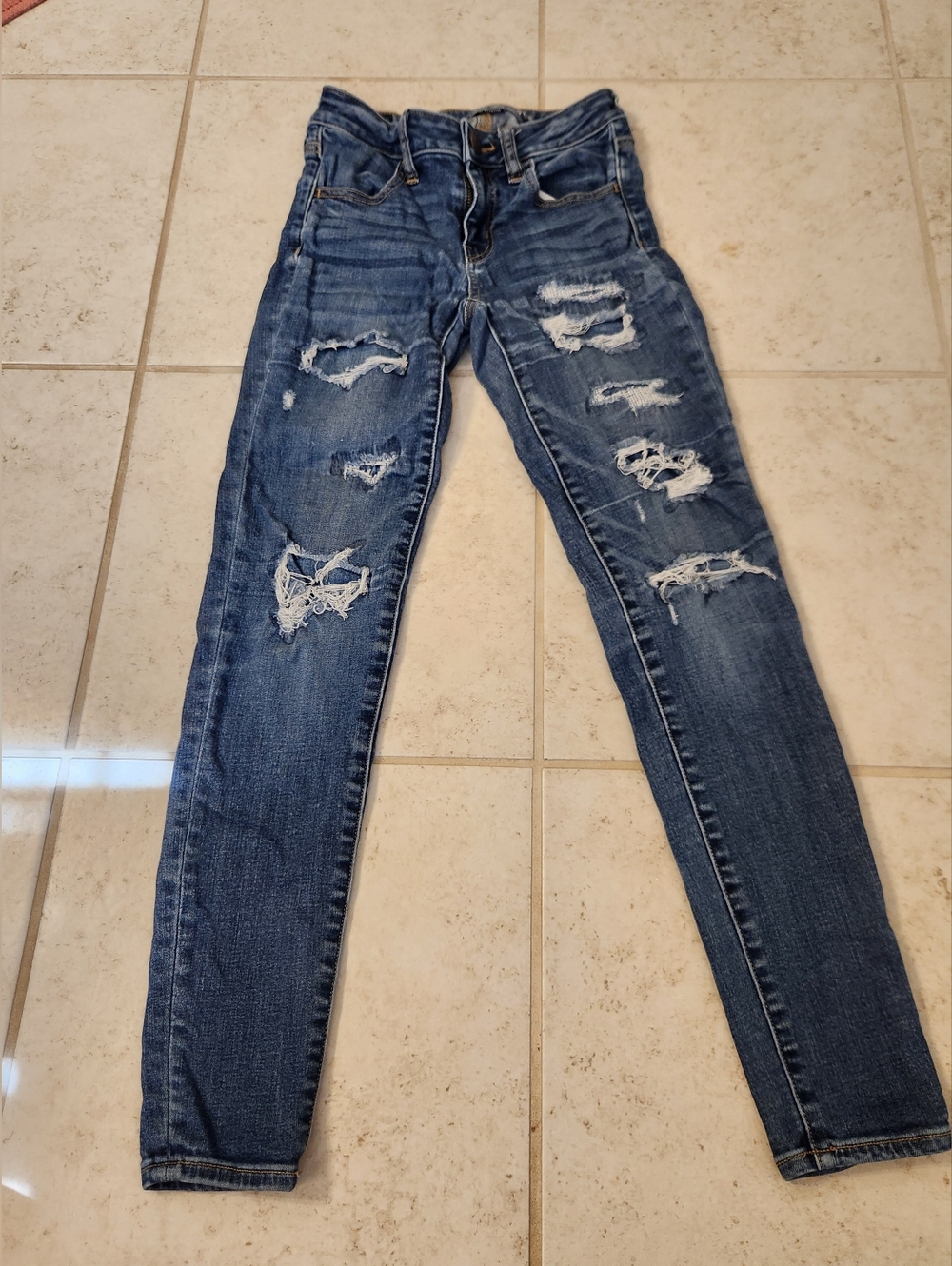 American Eagle Med Wash Size 00 Distressed Ripped Skinny Jeans #EE1209